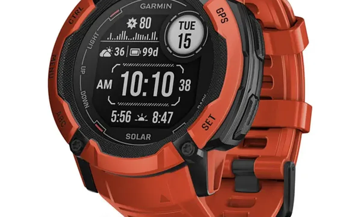 Спортен часовник Garmin Instinct 2X Solar с монохромен дисплей и черна силиконова каишка